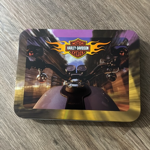 New 2002 Harley-Davidson Cycles collectible Tin & playing cards 2 Decks - Picture 2 of 5